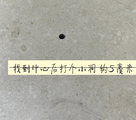 福建瓷砖空鼓维修公司专业解答在瓷砖铺贴过程中，如果砂料搅拌不均匀，将会带来以下问题